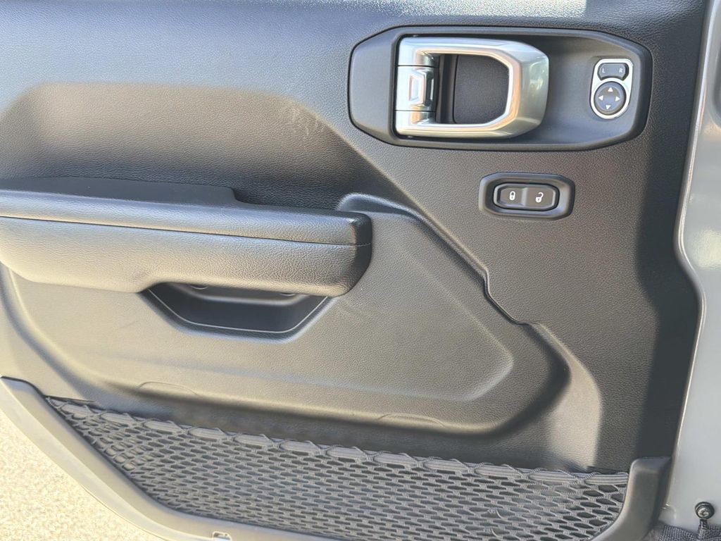 Used 2023 Jeep Gladiator Willys 4D Crew Cab