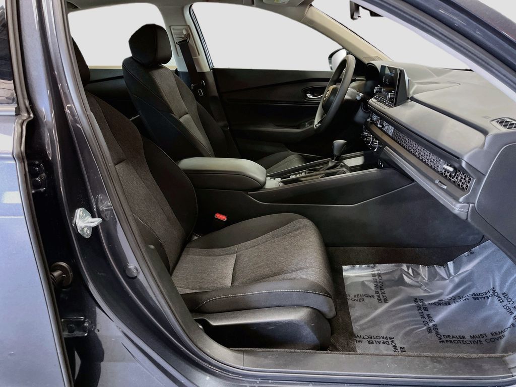 Used 2025 Charcoal Honda SE image 27