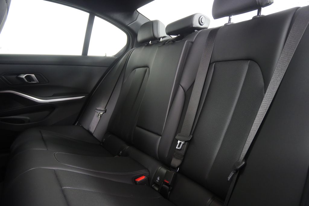 Thumbnail: 2025 BMW 3 Series - 16