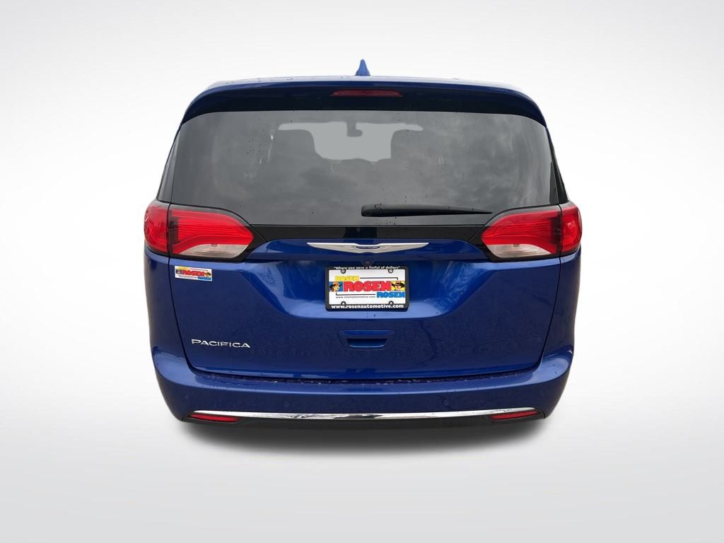 2020 Chrysler Pacifica Touring photo