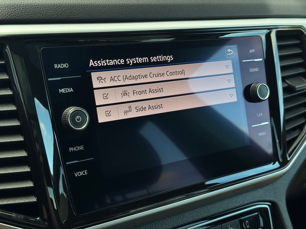 2022 Volkswagen Atlas Cross Sport 3.6L V6 SE w/Technology photo