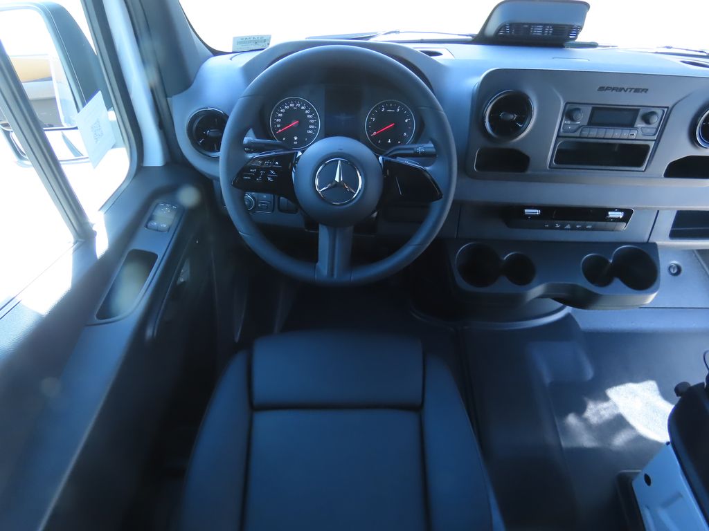 Thumbnail: 2025 Mercedes-Benz Sprinter - 11