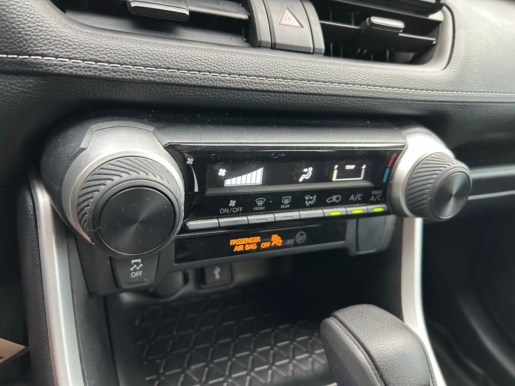 2022 Toyota RAV4 LE 25