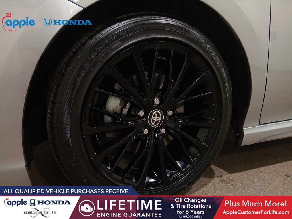 2022 Toyota Camry SE Hybrid