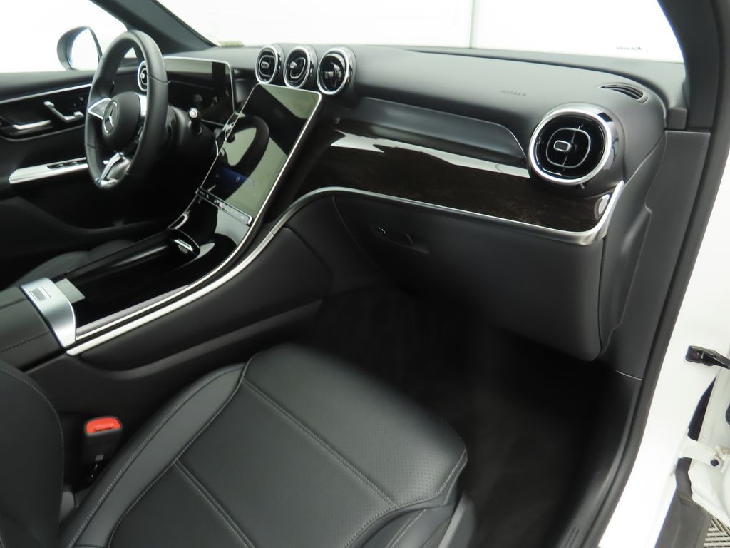 Thumbnail: 2025 Mercedes-Benz GLC - 17