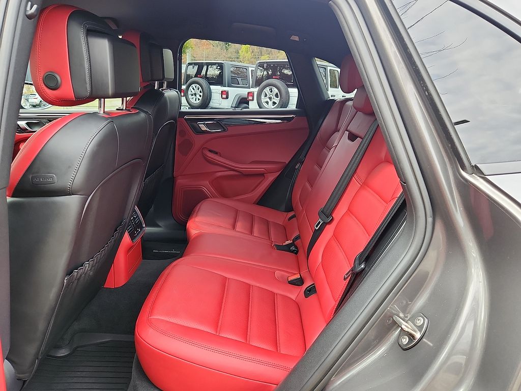 Thumbnail: 2015 Porsche Macan - 10