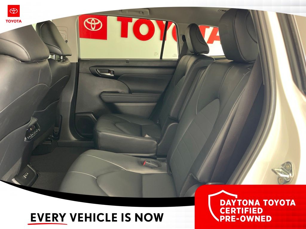 Used 2025 Toyota Highlander SUV