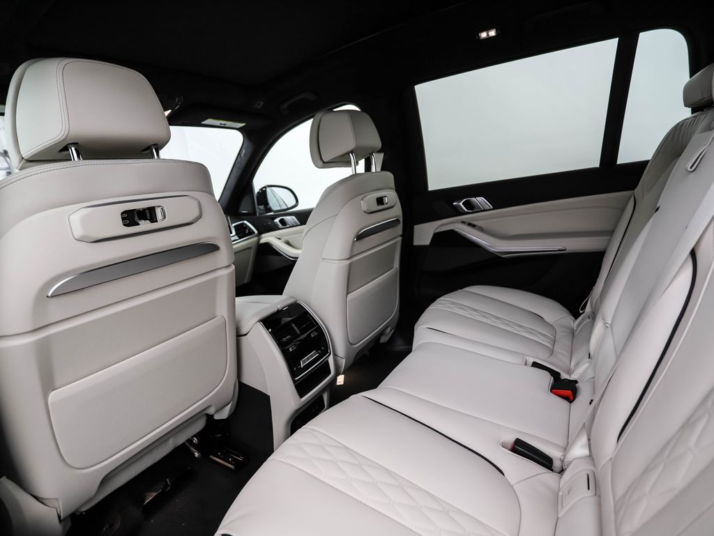 Thumbnail: 2027 BMW X7 - 21