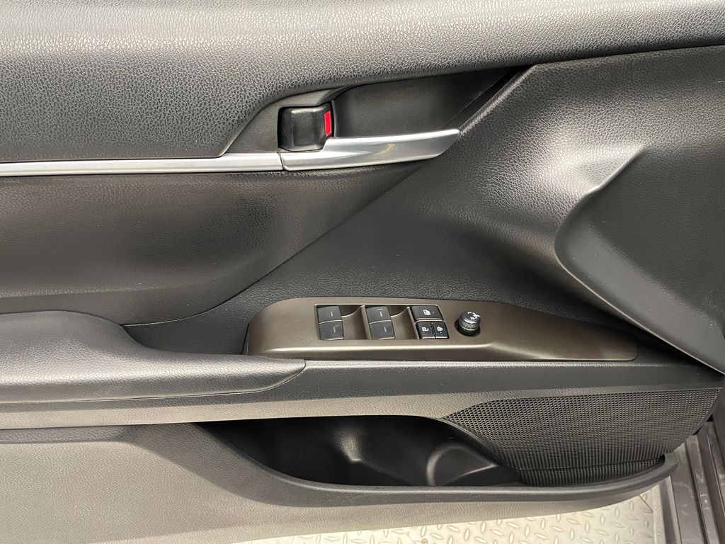 2023 Toyota Camry SE 9