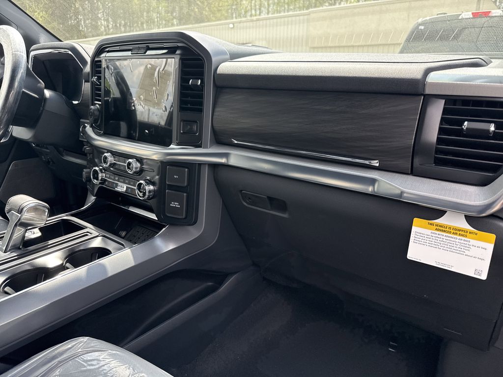 View vehicle photo 7