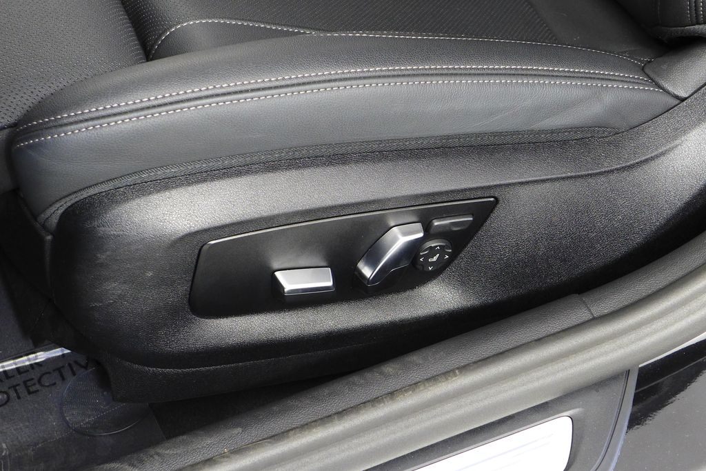 Thumbnail: 2023 BMW 5 Series - 23
