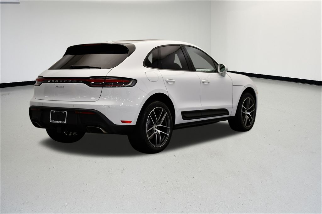 Thumbnail: 2026 Porsche Macan - 7