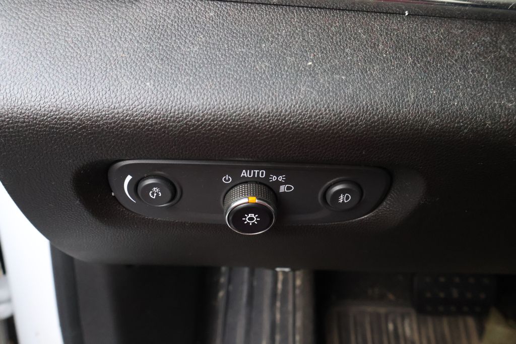 Thumbnail: 2018 Chevrolet Traverse - 17