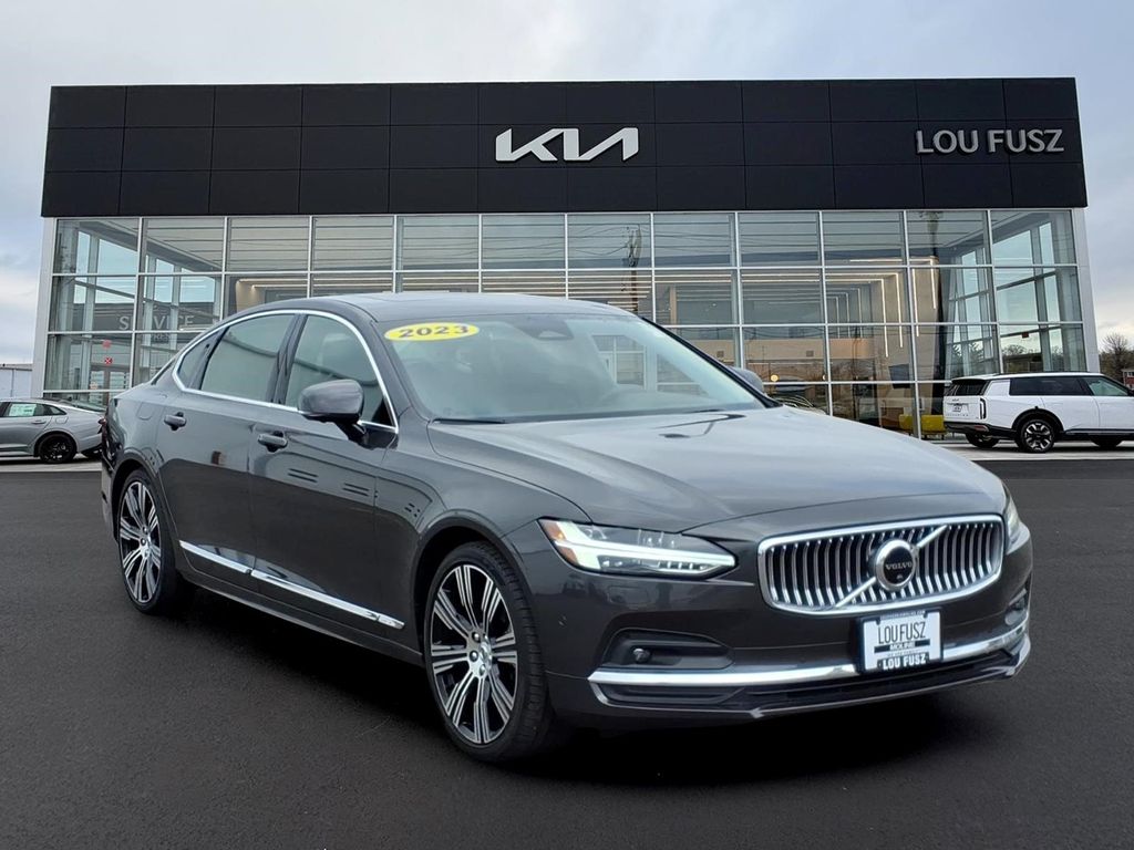 2023 Volvo S90 B6 Plus AWD