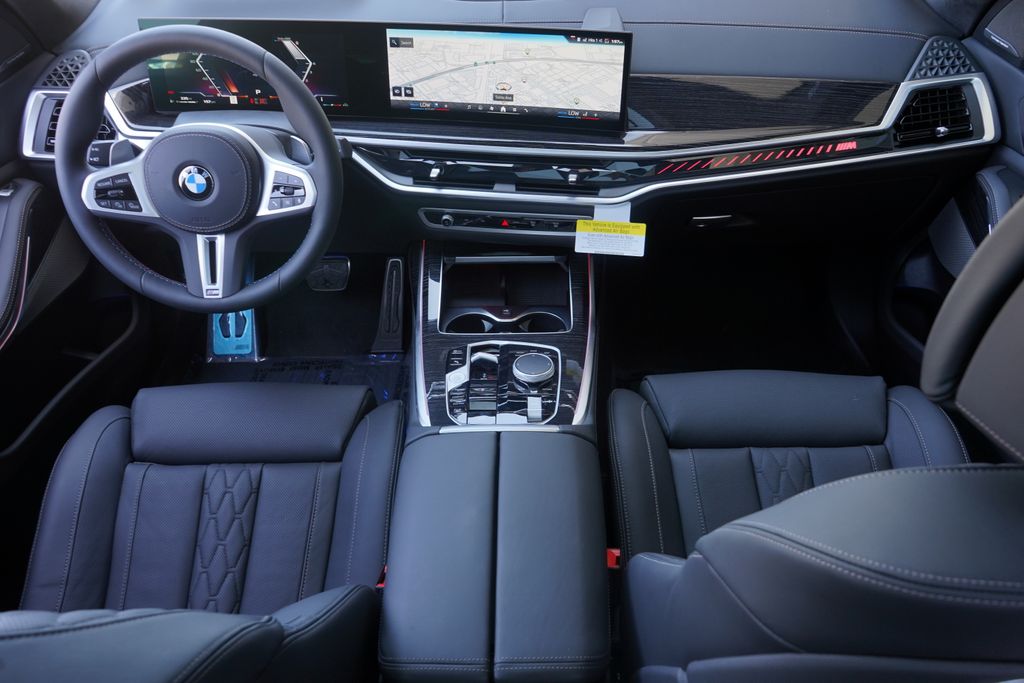 2025 BMW X7 M60i 13