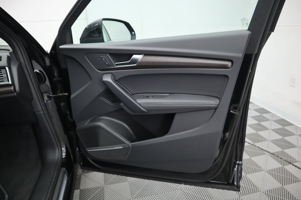 Thumbnail: 2025 Audi Q5 - 27