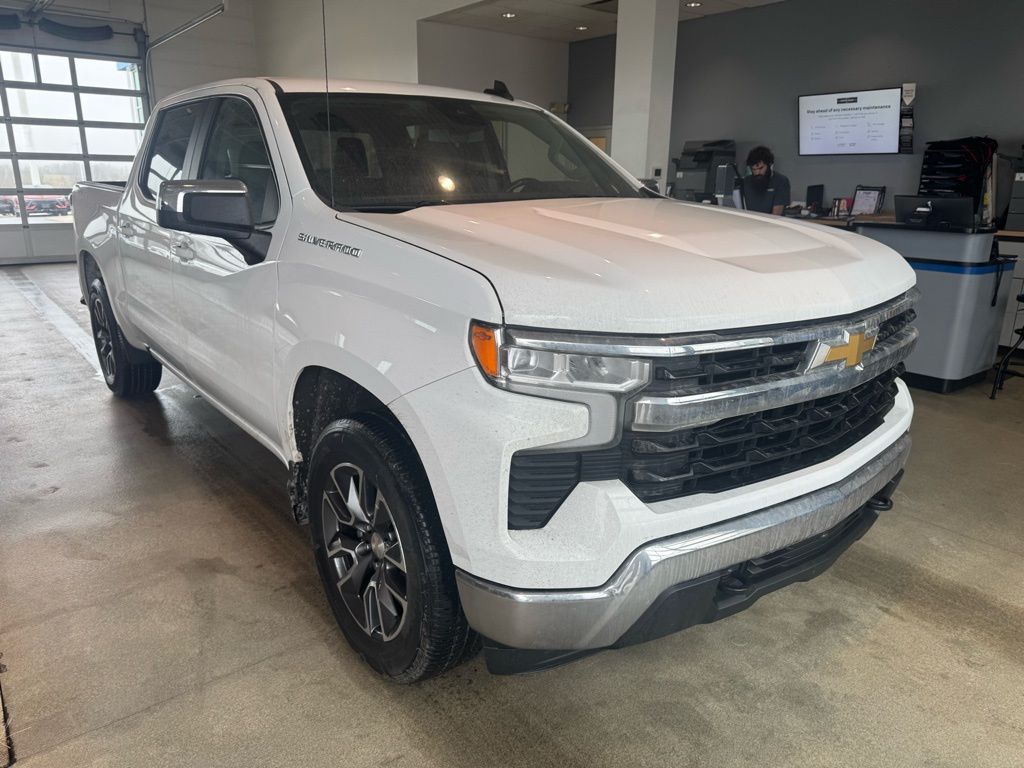 2022 Chevrolet Silverado 1500 LT Crew Cab 4WD