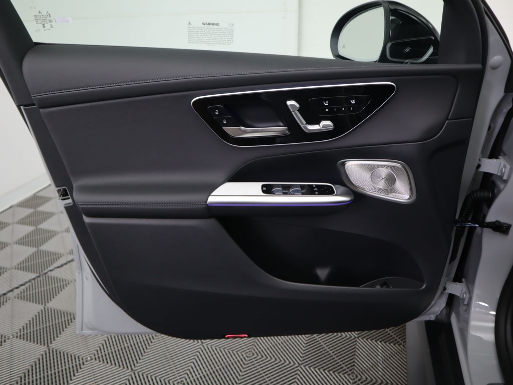 2025 Mercedes-Benz GLC 300 25