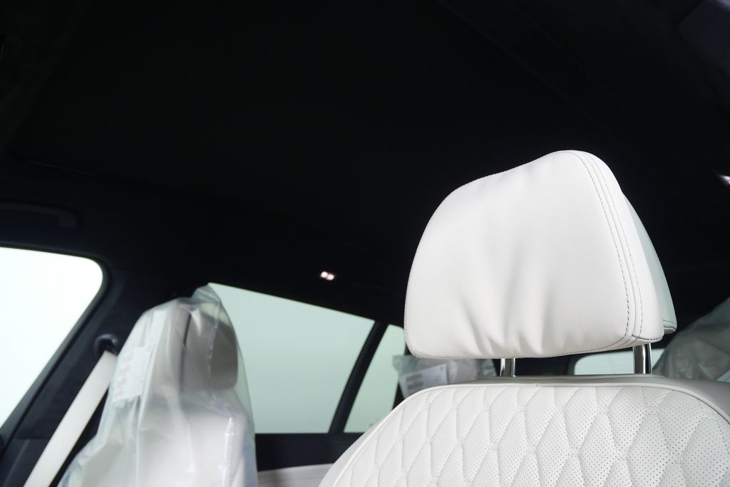 Thumbnail: 2026 BMW X7 - 12