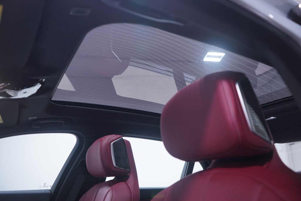 2025 BMW 7 Series 740i 8