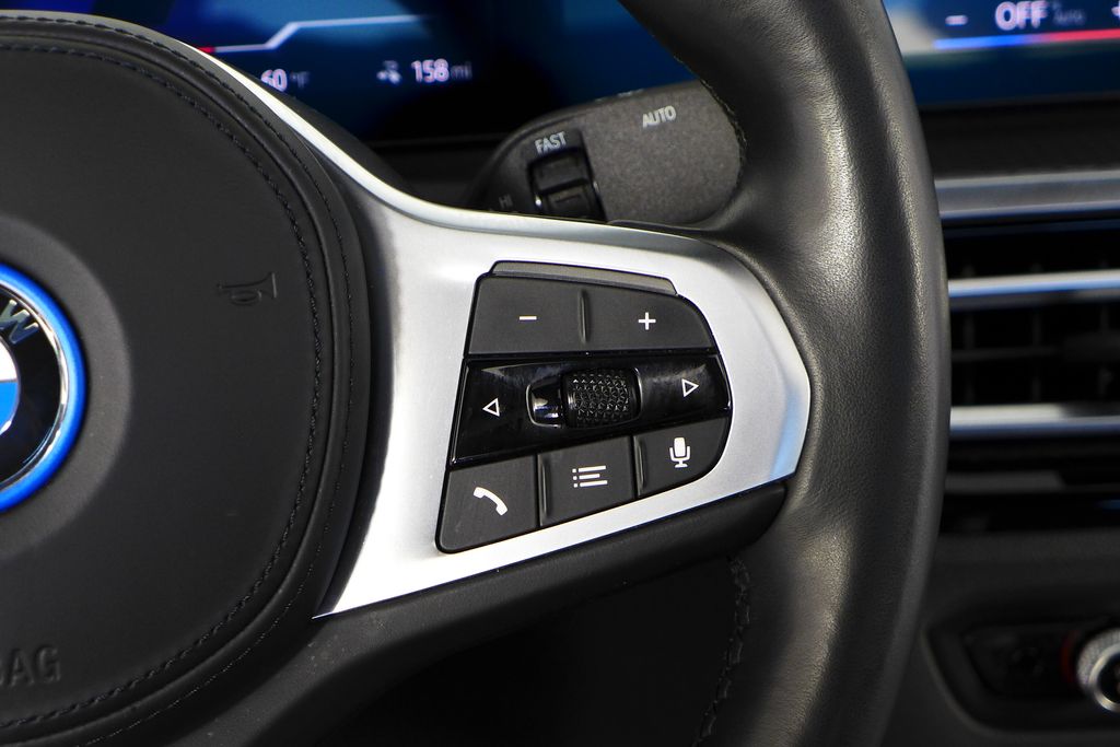 Thumbnail: 2022 BMW i4 - 29