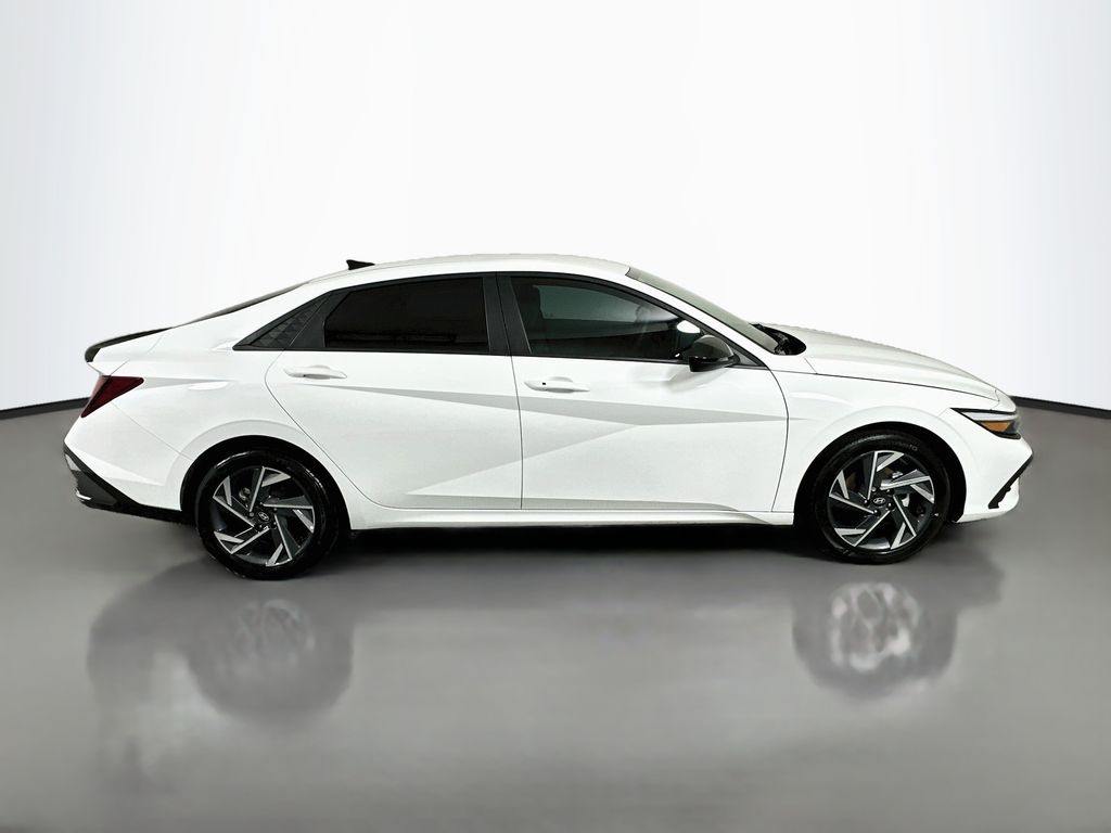 Thumbnail: 2025 Hyundai Elantra - 4