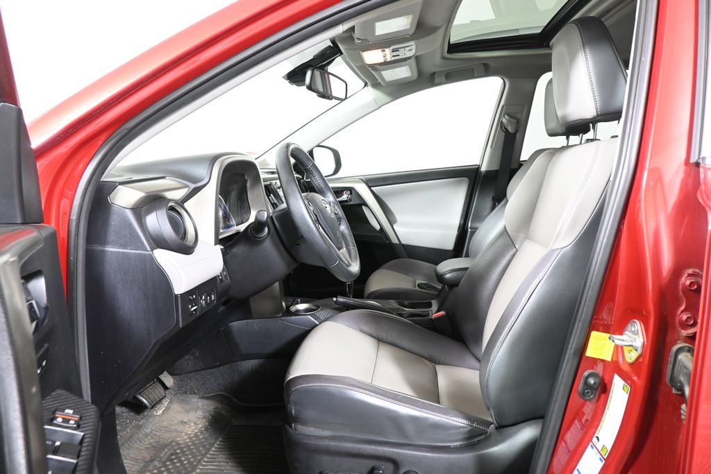 Thumbnail: 2015 Toyota RAV4 - 3