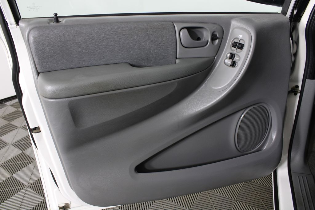 Used 2006 Chrysler Town & Country for sale in 