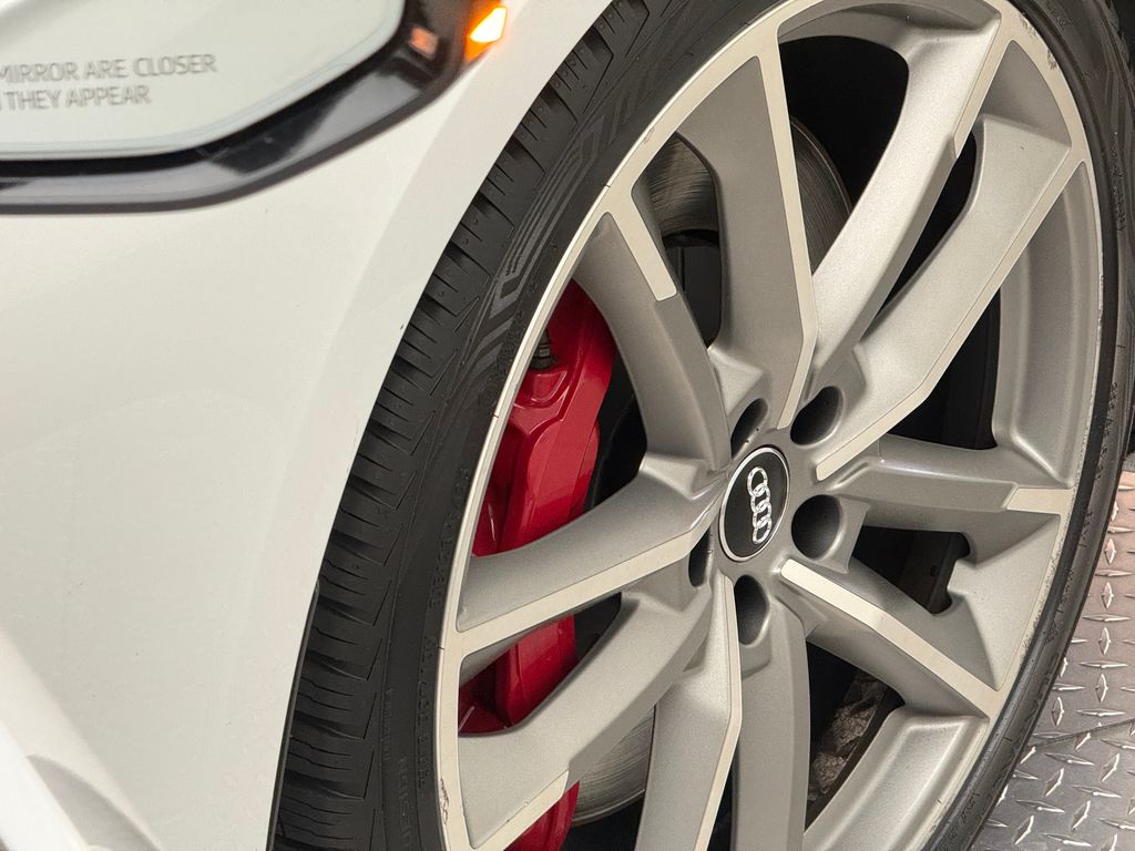 Thumbnail: 2020 Audi S6 - 16