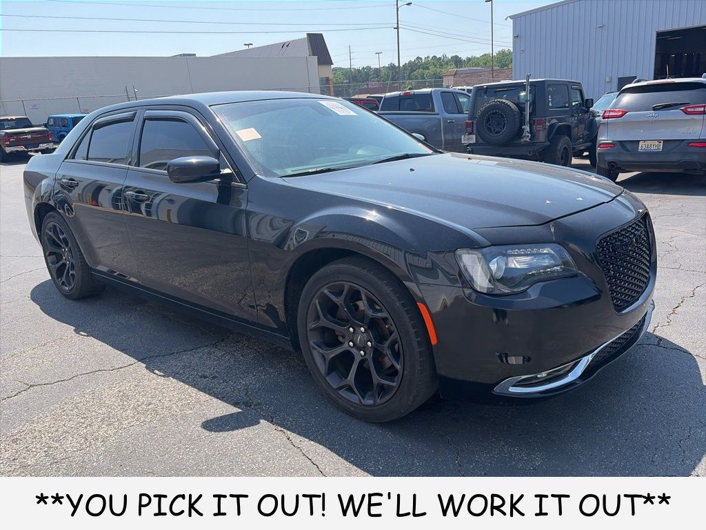 Gloss Black 2019 Chrysler 300 Touring RWD Sedan Rear-Wheel Drive 8-Speed Automatic