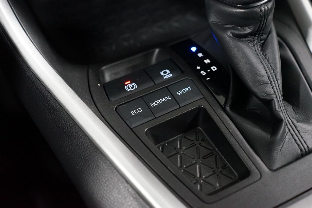 Thumbnail: 2023 Toyota RAV4 - 22