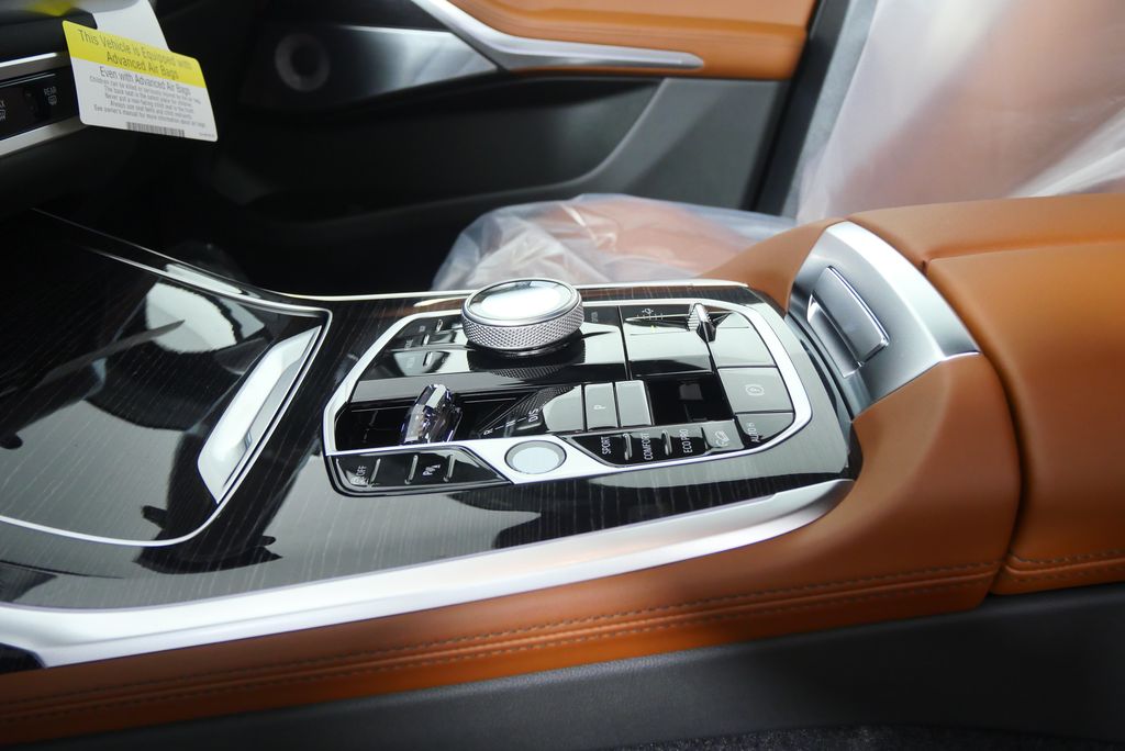 Thumbnail: 2026 BMW X7 - 25