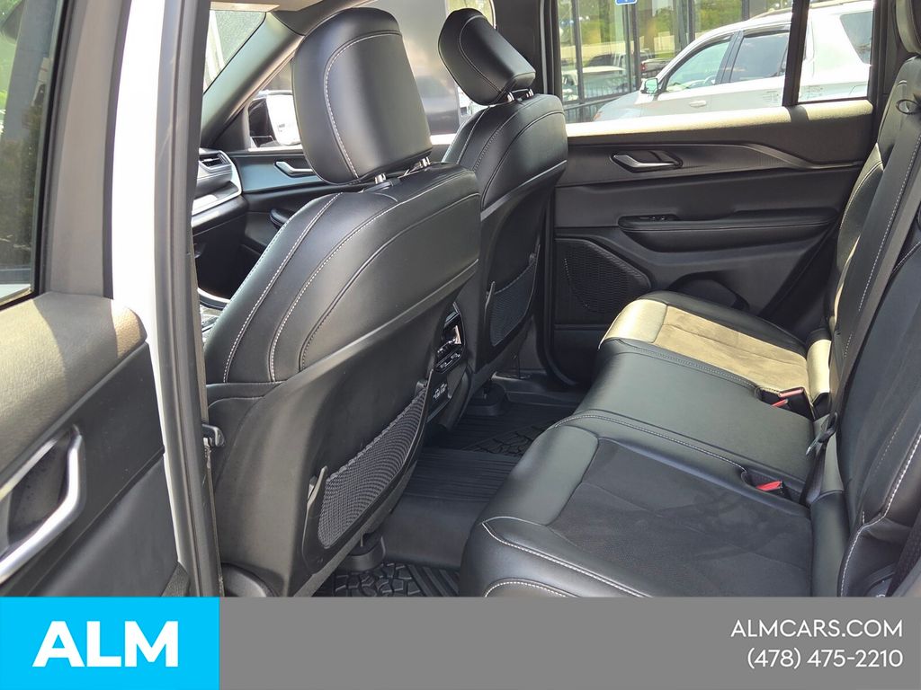 Used 2023 White Jeep Altitude image 11