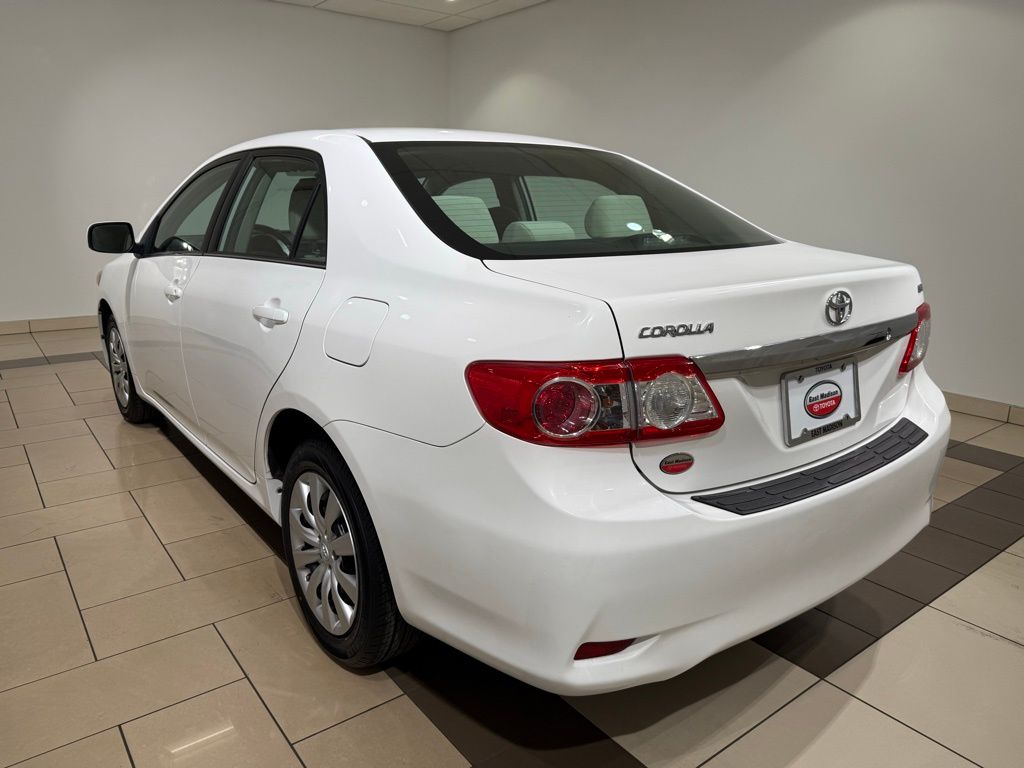 Thumbnail: 2013 Toyota Corolla - 3