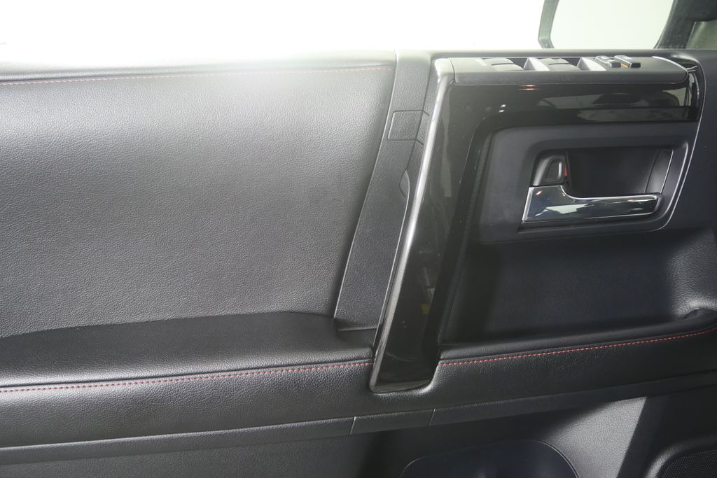 Thumbnail: 2014 Toyota 4Runner - 9