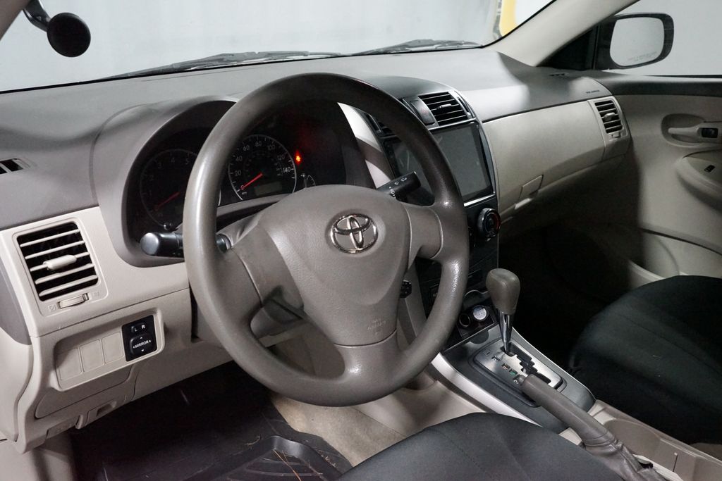 Thumbnail: 2009 Toyota Corolla - 6