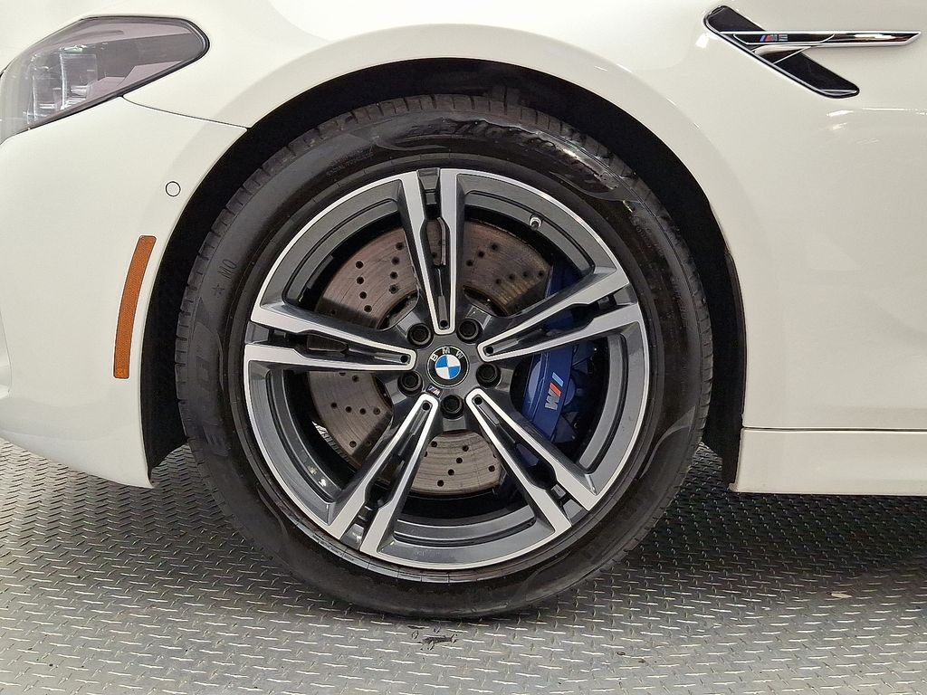 Thumbnail: 2019 BMW M5 - 8