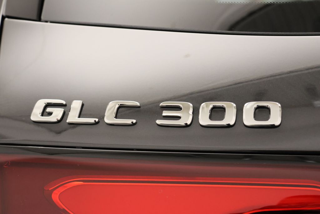 Thumbnail: 2027 Mercedes-Benz GLC - 9