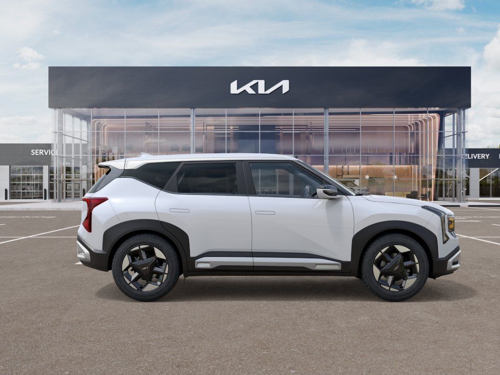 2027 Snow White Pearl Kia Seltos S FWD SUV