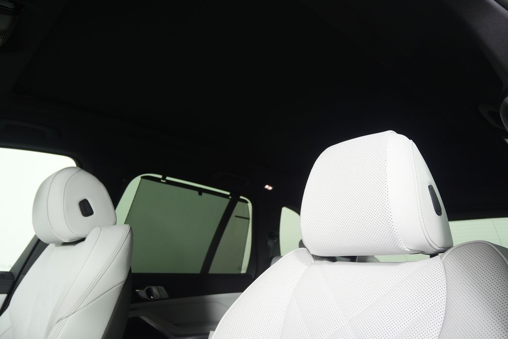 Thumbnail: 2026 BMW X5 - 11