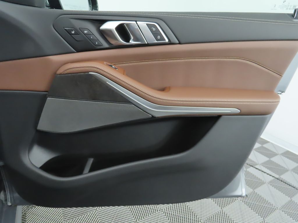 2026 BMW X7 M60i 27