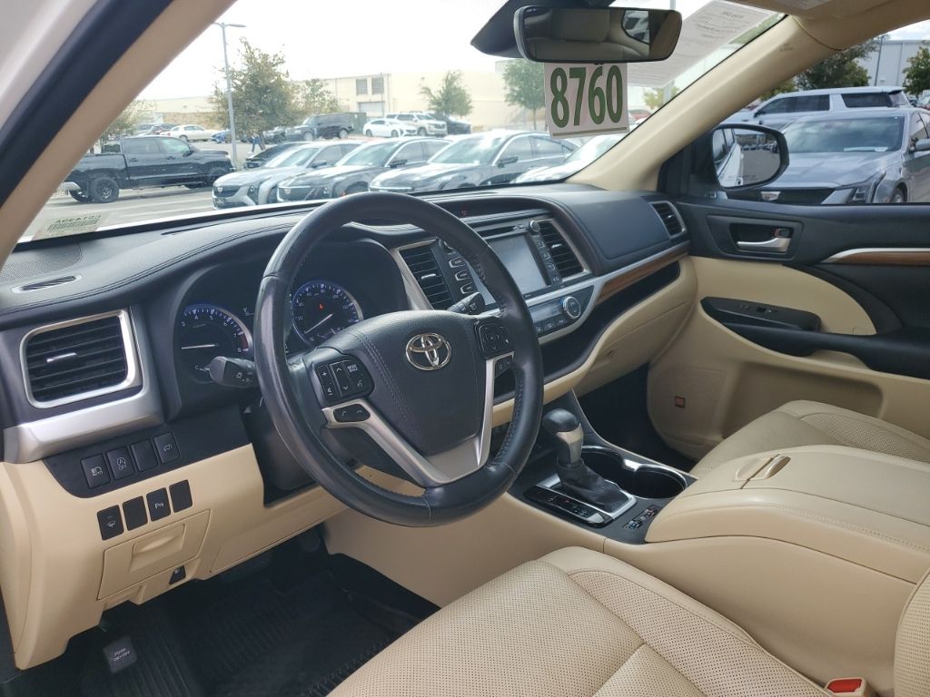 Used Car 2017 Toyota Highlander  Limited For Sale Under $25,000 In Austin, Texas