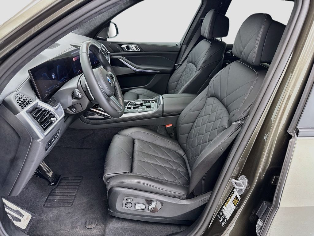 Thumbnail: 2024 BMW X7 - 18
