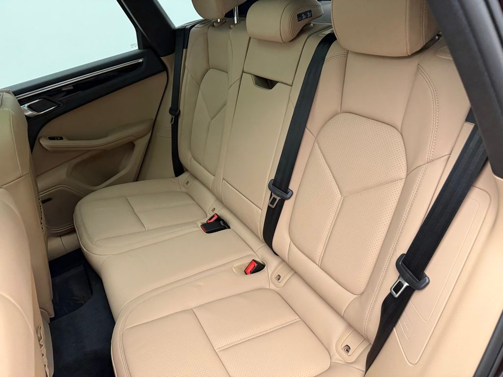 Thumbnail: 2026 Porsche Macan - 24