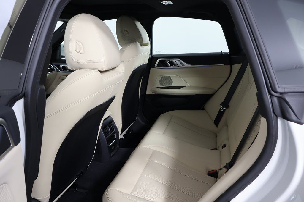 Thumbnail: 2026 BMW i4 - 6