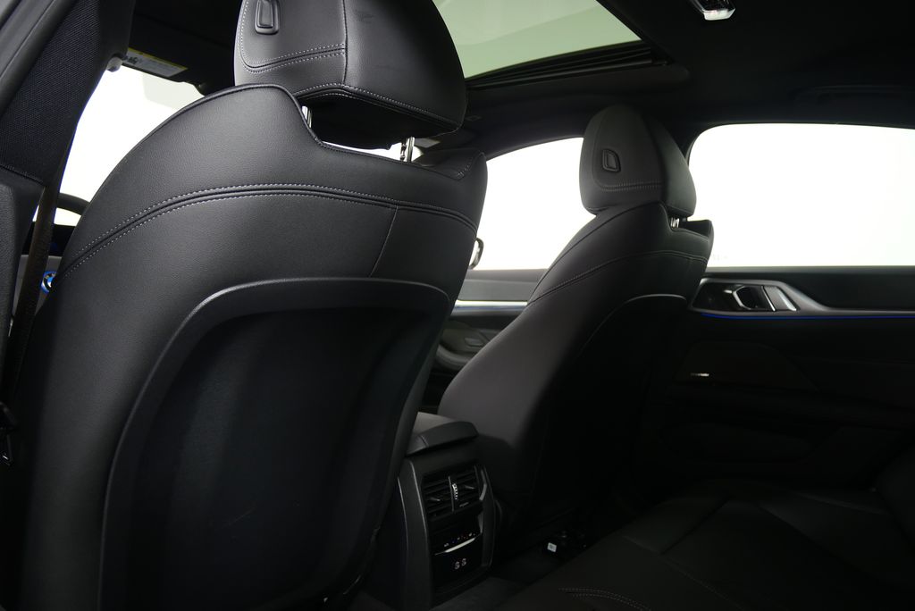 Thumbnail: 2025 BMW i4 - 18
