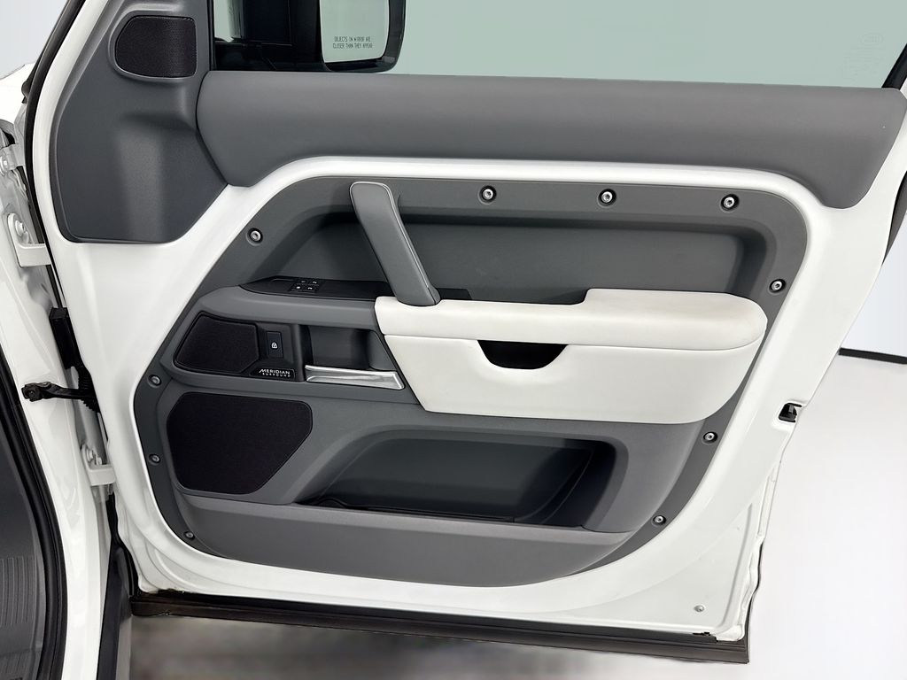 Thumbnail: 2025 Land Rover Defender - 24
