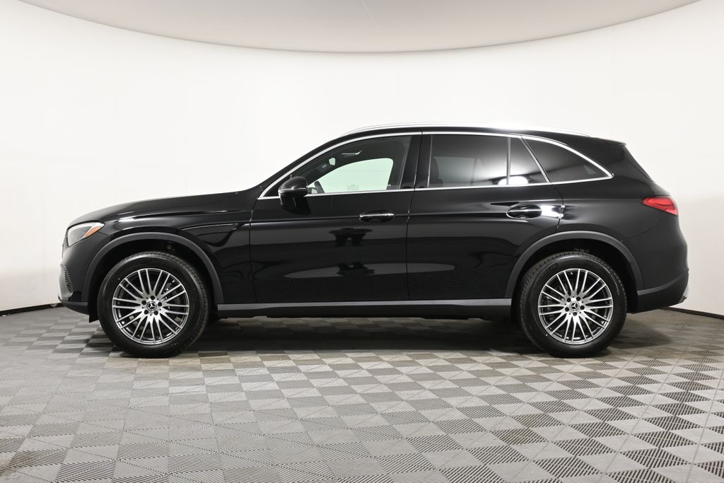 2025 Mercedes-Benz GLC 300 2