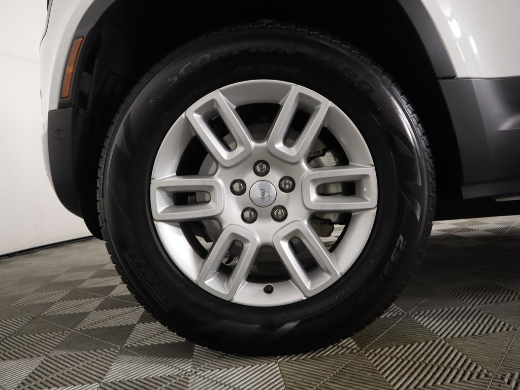 Thumbnail: 2025 Land Rover Defender - 30