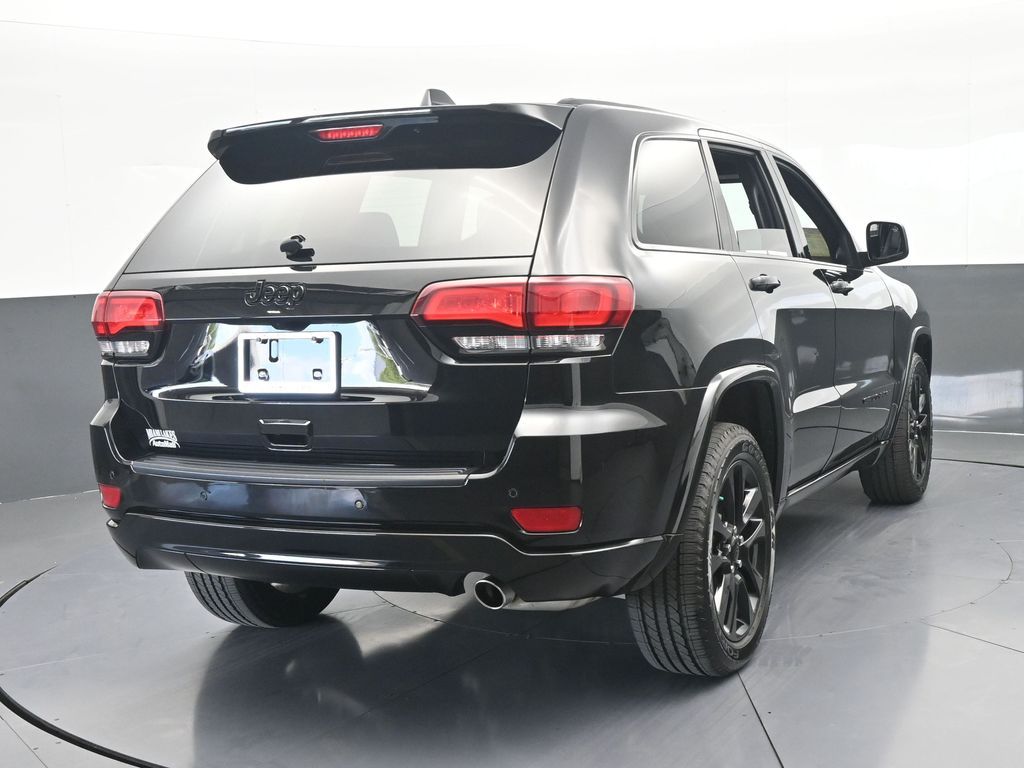 Used 2021 Diamond Black Crystal Pearlcoat Jeep Laredo X image 5